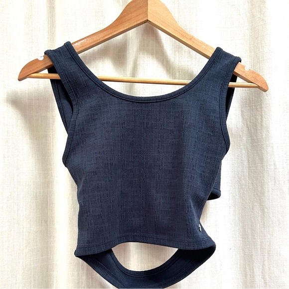 Roxy Tops - ROXY Women's Keepsake Crop Top Back Detailing, Size small  Navy Blue